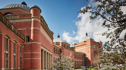 The Aston Webb building at the University of Birmingham on a sunny Spring day. 